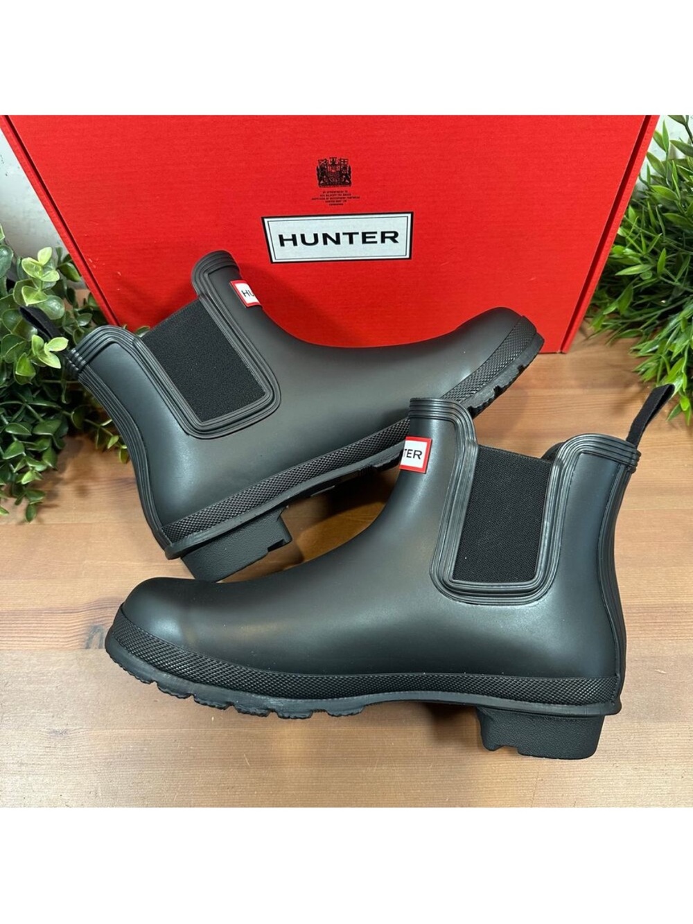 Hunter Black Chelsea Short Rain Boots with Logo Trim New in Box Sz 8 - Picture 4 of 7